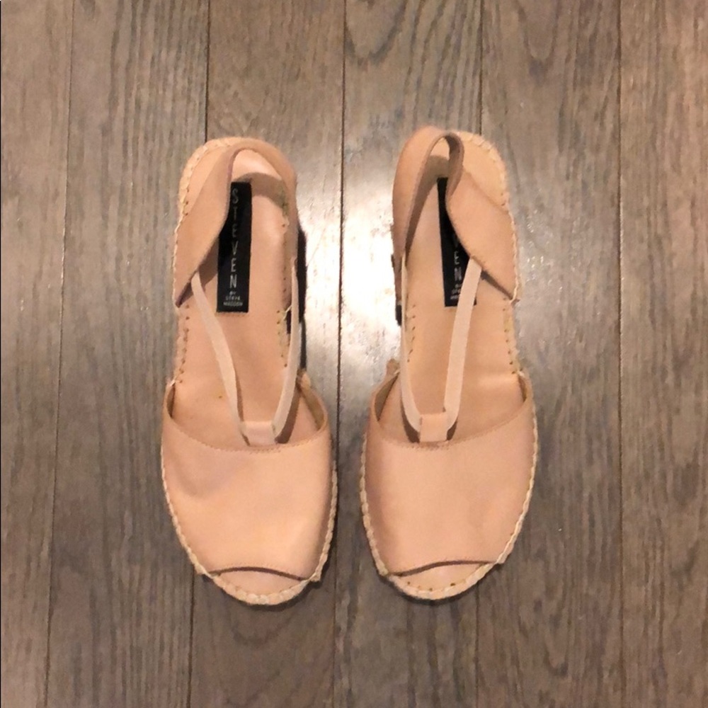 STEVE MADDEN Nude Flatforms